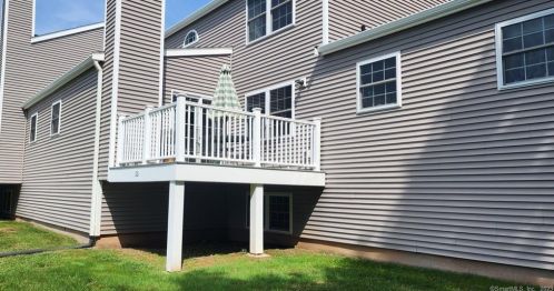 26 Old Oak Ct, Bloomfield, CT 06002-1791