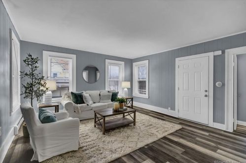 77 Chestnut St, Middletown CT  06457-3801 exterior