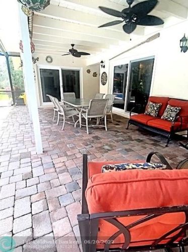 12151 Old Country Rd, West Palm Beach FL  33414-4816 exterior