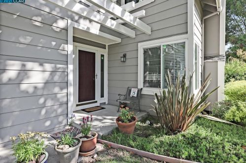 4330 Fairlands Dr, Pleasanton CA  94588-3428 exterior