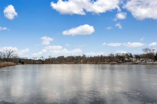 23 Daisy Dr, Mahopac NY  10541-5526 exterior