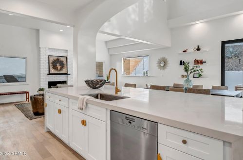 7627 22nd St, Phoenix AZ  85020-4706 exterior