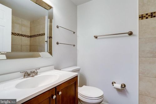 2545 Kingswood Ct, Woodbridge VA  22192-2029 exterior