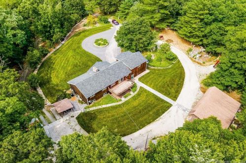 4 Rogers Rd, Norwich, CT 06360-4031
