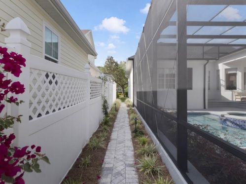 1070 Nash Dr, Kissimmee FL  34747-4319 exterior