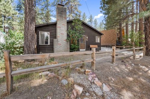 340 Sherwood Blvd, Big Bear City CA  92314 exterior