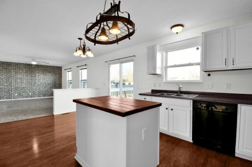 135 Spring Flower Way, Pataskala OH 43062-6997 exterior