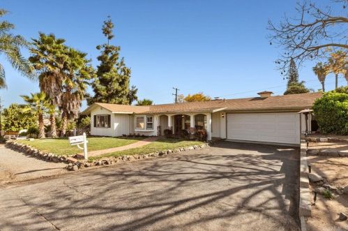 432 Orange Grove Ave, Vista, CA 92084-6218