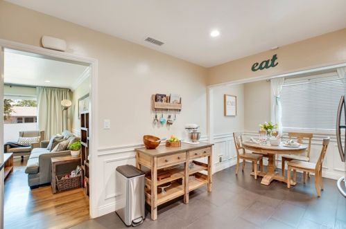 5719 Pennswood Ave, Lakewood CA  90712-1819 exterior