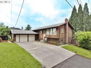 6717 33rd Pl, Portland, OR 97219-1701