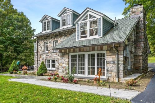 37 Lovell St, Mahopac, NY 10541-3955
