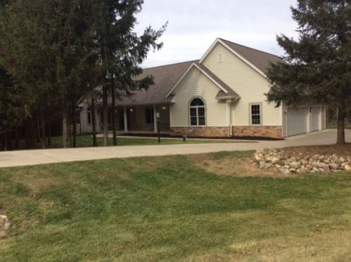 660 Pine Ter, Slinger, WI 53086-9266