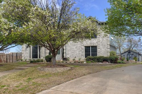 106 Carissa Ct, Krum, TX 76249-5350