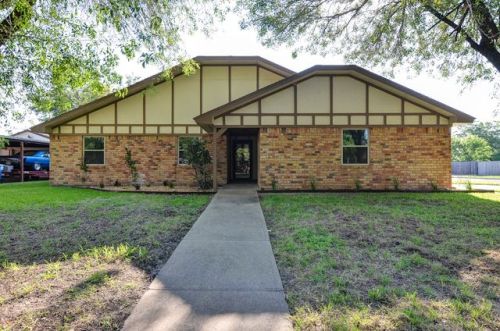 200 Bowie Ln, Hewitt, TX 76643-3132