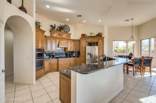 976 Josephine Saddle Pl, Green Valley AZ 85614-6302 exterior
