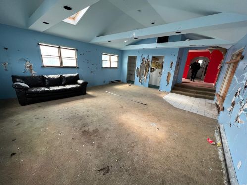 1 Irene St, North Lindenhurst NY  11757-1204 exterior