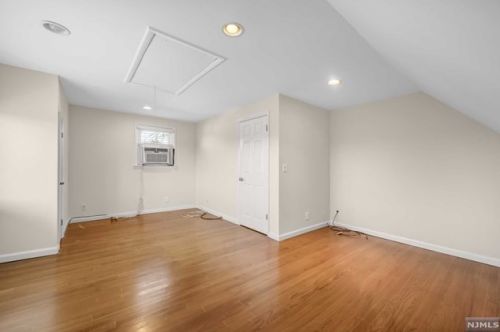 525 Oritani Pl, Teaneck NJ  07666-1637 exterior