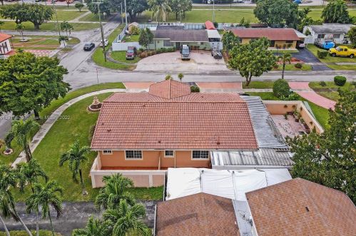 7215 15th Ave, Hialeah FL  33014-3805 exterior