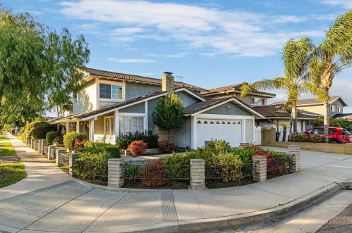 6133 Andy St, Lakewood, CA 90713-1218