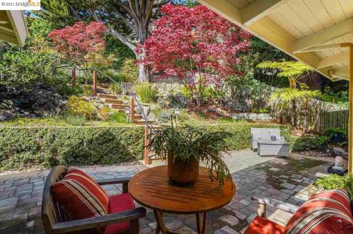 55 Krohn Ln, Oakland, CA 94611-2324