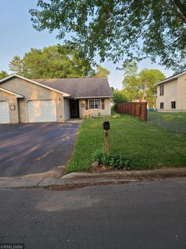 511 7th St, Little Falls, MN 56345-2806