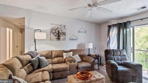 16 Willow Ct, Trenton NJ  08619-4626 exterior