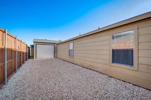 1013 Greenbend Dr, Denton TX  76210-8677 exterior