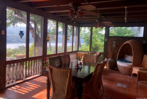 52 Ondaora Pkwy, Highland Falls NY  10928-4012 exterior