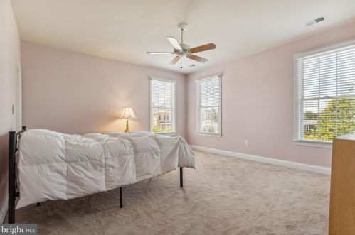 8373 Pedigrue Ct, Gainesville VA  20155-3240 exterior