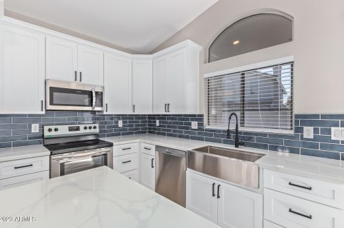 1722 Gilmore Cir, Mesa AZ 85206-3855 exterior