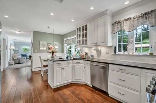 18 Mayer Dr, Airmont NY  10901-3825 exterior