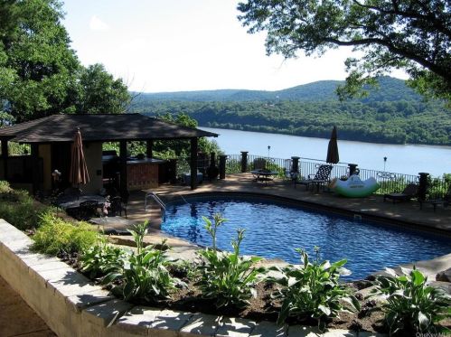 52 Ondaora Pkwy, Highland Falls NY  10928-4012 exterior
