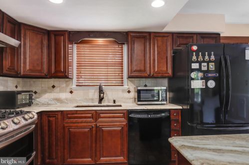 13461 Princedale Dr, Woodbridge VA  22193-3865 exterior