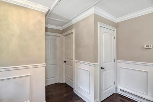 8 Danbury Ct, Tinton Falls, NJ 07701-5427