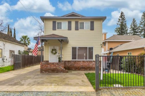 9020 Grove St, Elk Grove CA  95624-2318 exterior