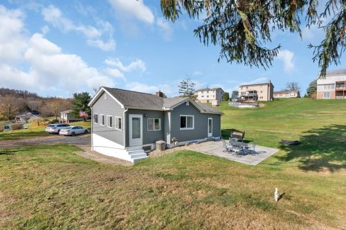 331 Sygan Rd, Mc Donald, PA 15057-2640
