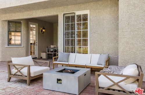 29646 Ridgeway Dr, Calabasas CA  91301-4147 exterior