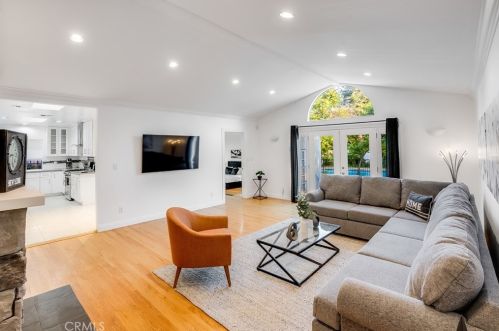 11814 Hesby St, North Hollywood CA  91607-3218 exterior