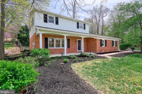 6207 Longview Dr, Spring Grove, PA 17362-8887