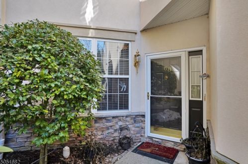 68 Ebersohl Cir, White House Station, NJ 08889-4036