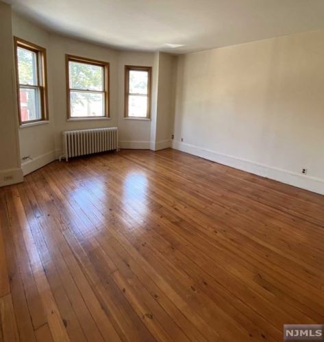 133 Oak St, Union City NJ  07086-5609 exterior