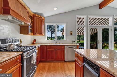 1014 Thomas Ave, Riverton NJ  08077-2321 exterior