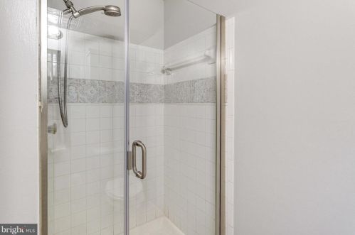 5483 Rector Dr, Woodbridge VA  22193-3703 exterior