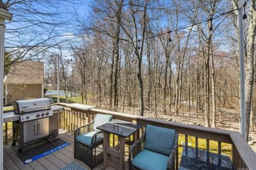 229 Sandpiper Ct, Yorktown Hgts NY  10598-1968 exterior