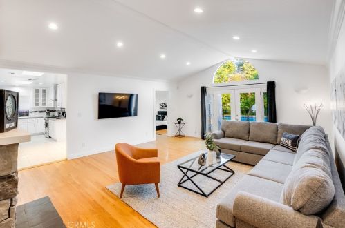 11814 Hesby St, North Hollywood CA  91607-3218 exterior