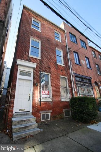 104 Fairmount Ave, Philadelphia PA  19123-3005 exterior