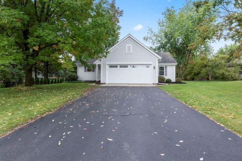 355 State St, Dousman, WI 53118-9343