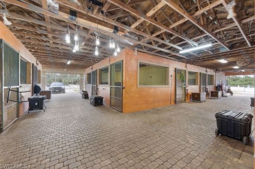 561 20th Ave, Naples FL  34120-3372 exterior