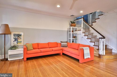 425 Gln Echo Rd, Philadelphia PA 19119-2915 exterior