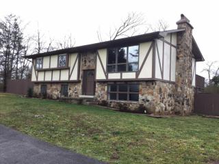 165 Cumberland Dr, Harrogate, TN 37752-6941